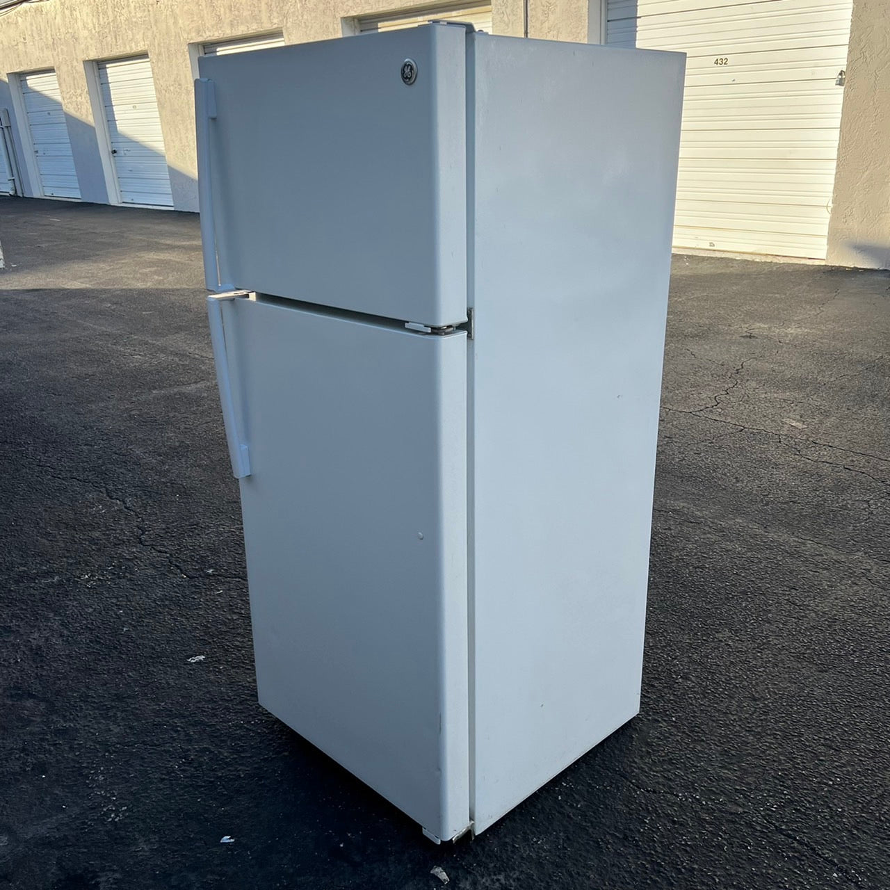 GE Top and Bottom Refrigerator